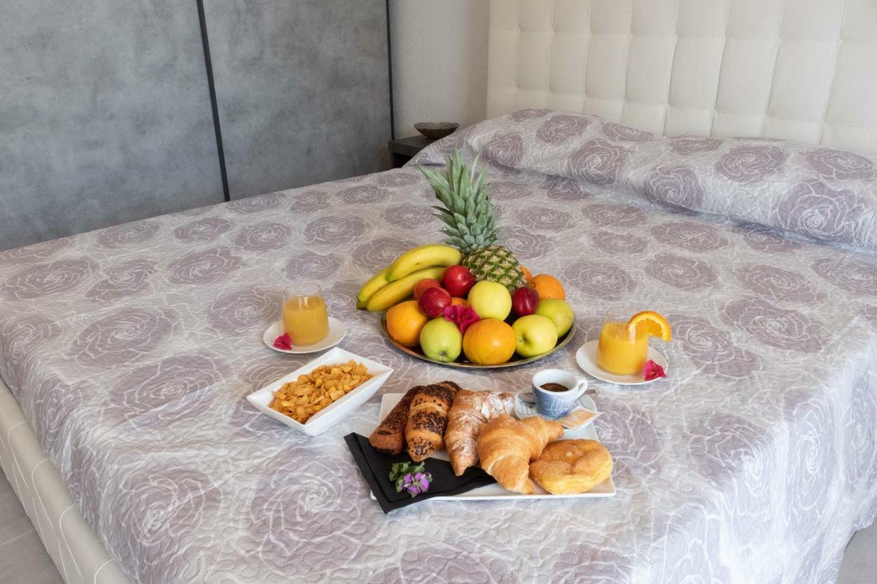 וילסימיוס Cala Caterina Rooms מראה חיצוני תמונה